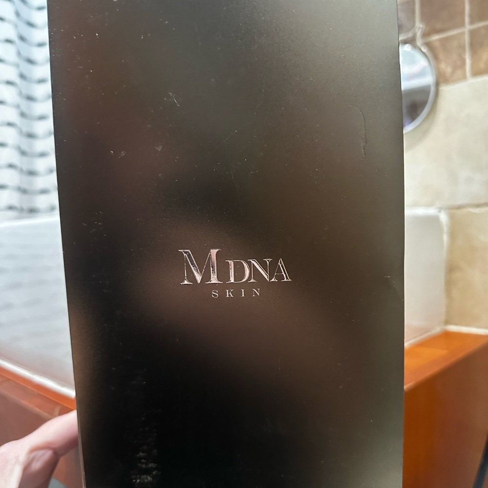 COPY - MDNA Skin
THE BEAUTY ROLLER
